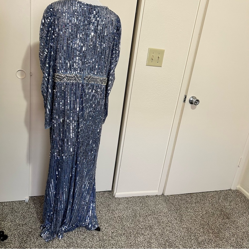 Mac duggal long sleeved sequin formal gown size 16 - Picture 12 of 15